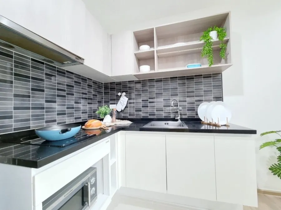 Condo for sale, Fuse Miti Ratchada-Sutthisan, corner room, good view, decorated in white tones, very inviting, book now.