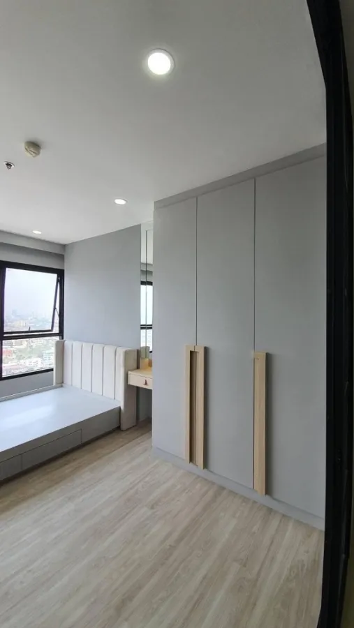 Supalai Loft for sale, Yaek Fai Chai Station, 23rd floor, good view, open and airy, great built-in room, nice to live in. Don't miss out on something