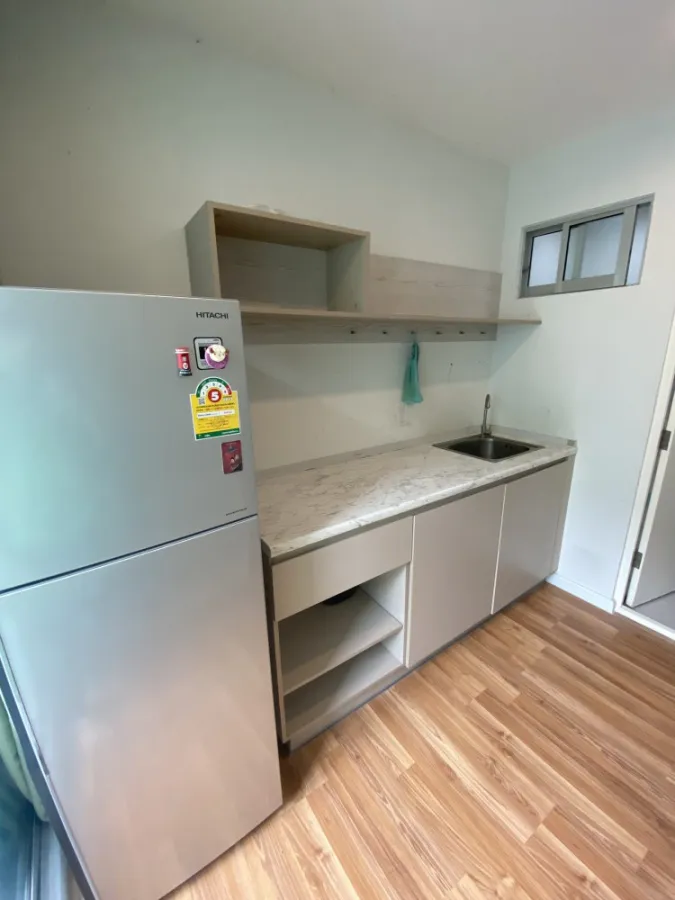 For rent V Condo Lat Krabang, good location, convenient transportation, full facilities, book now!!