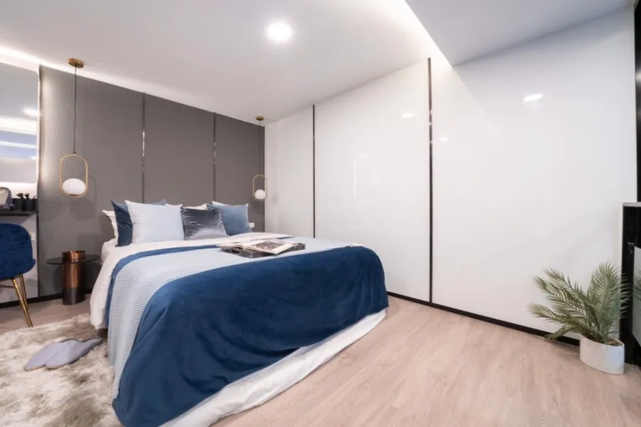 Down payment for sale, The Origin Plug and Play, Ramindra, city view, high ceilings, airy and comfortable. If interested, reserve now. ​