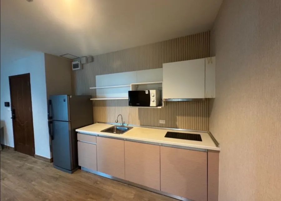 ขาย Akasin place condo ห้องใหญ่หัวมุม ได้อยู่ชั้นบนสุด เฟอร์นิเจอร์พร้อมอยู่ แถมราคาดีสุดๆ อย่าพลาด