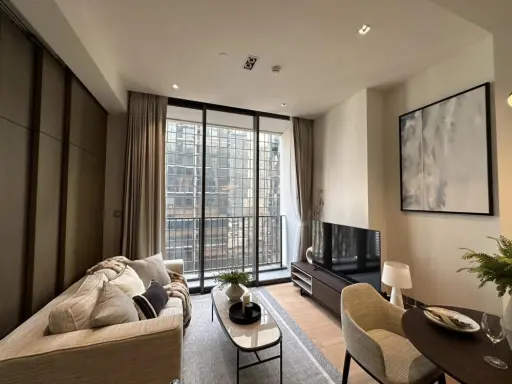 For rent 28 Chidlom, well decorated room, beautiful built-ins, nice to live in, fully furnished, good price, book now.