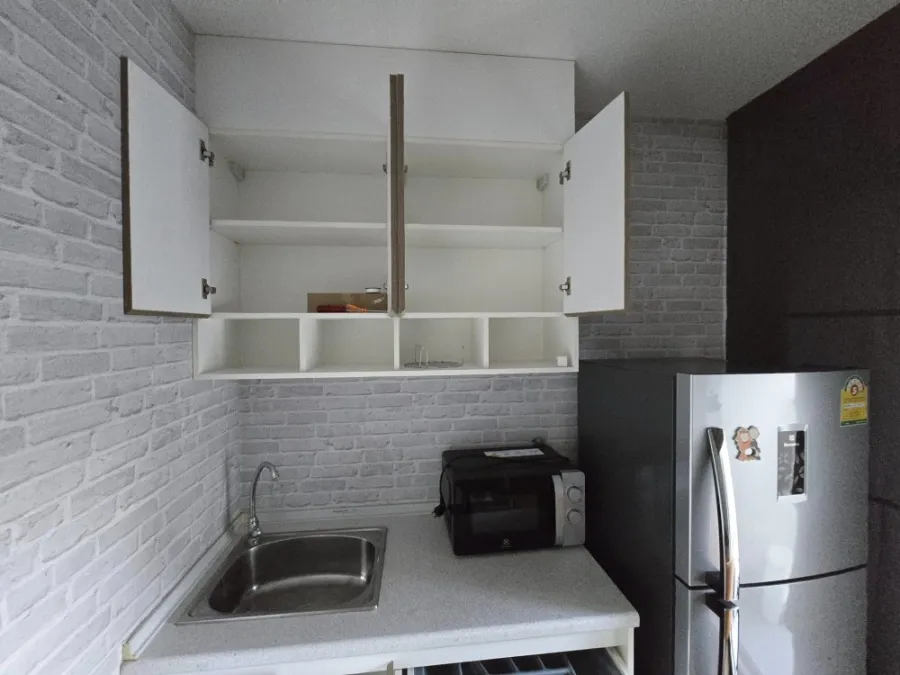 For rent: The Trust Condo Amata - Chonburi. The whole room is decorated with wallpaper. Very livable. Good high floor. Book now.