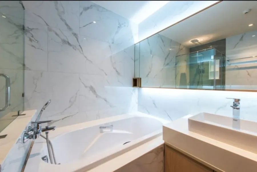 Bearing Residence for rent, spacious room, lots of usable space, great price, hurry and book now.