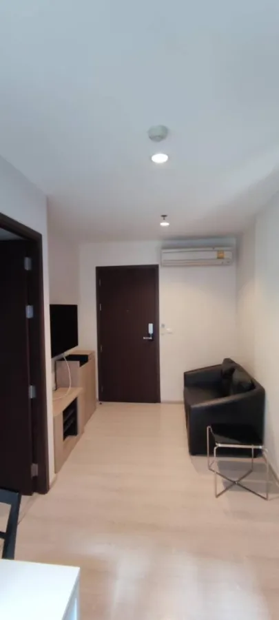 For rent Rhythm Asoke 1 ห้องพร้อมอยู่ เฟอร์ เครื่องใช้ไฟฟ้าครบ มาแต่ตัวเข้าอยู่ได้เลย อย่ารอช้า
