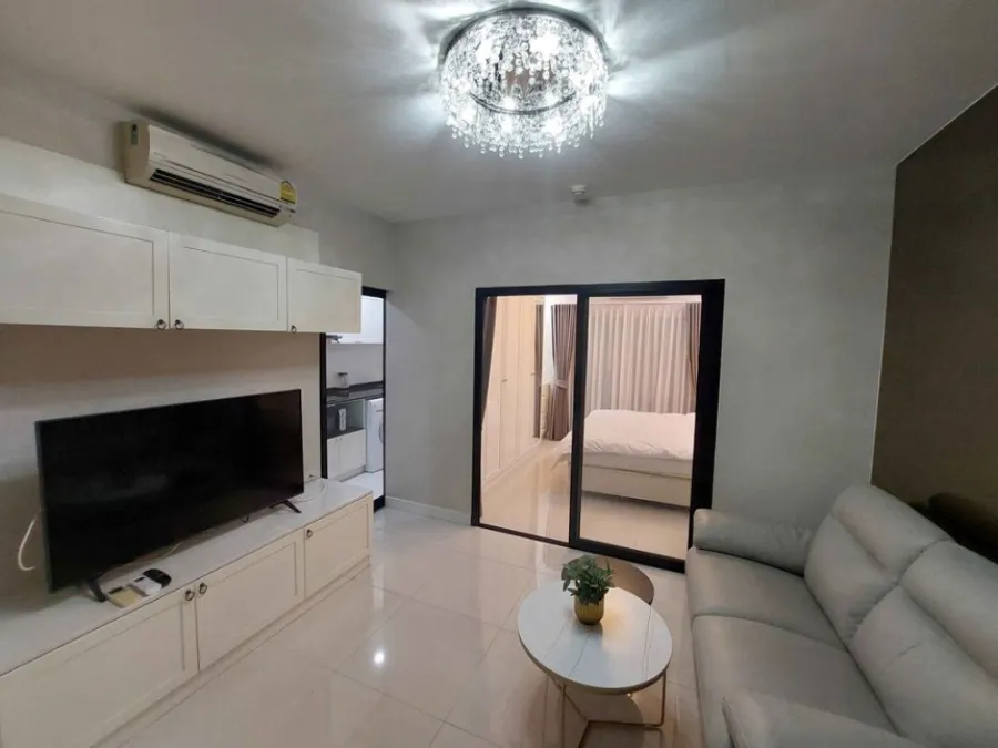 Condo for rent, The Seed Phaholyothin 14, corner room, facing south, front view of the project The balcony is very wide. Hurry up.