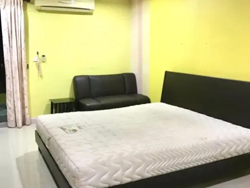For rent: Regent Home 1, Phahonyothin 67. The room is well proportioned. With a washing machine at a great price, don't miss it.