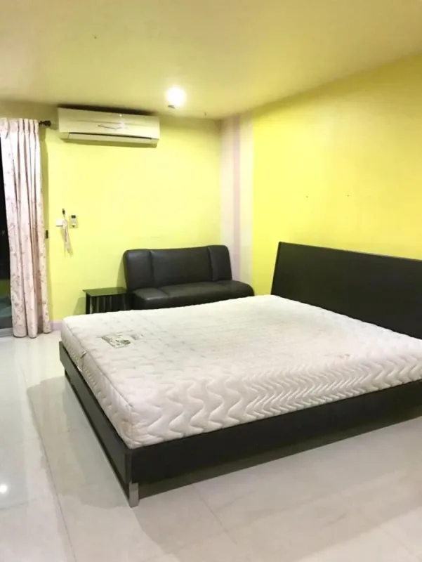 ให้เช่า รีเจ้นท์ โฮม1 พหลโยธิน 67 ห้องกั้นเป็นสัดส่วนอย่างดี พร้อมเครื่องซักผ้าในราคาสุดปัง อย่าพลาด