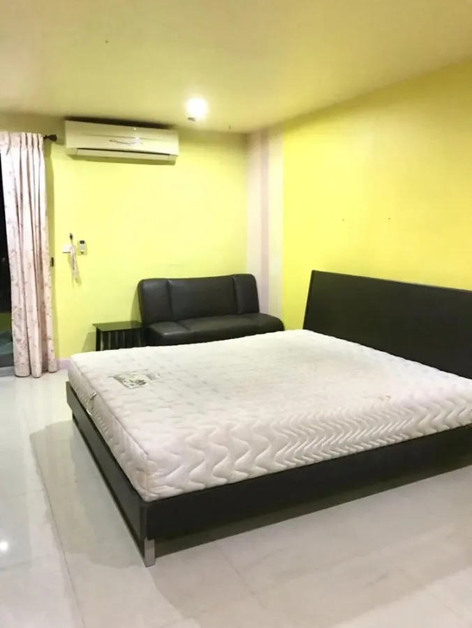 ให้เช่า รีเจ้นท์ โฮม1 พหลโยธิน 67 ห้องกั้นเป็นสัดส่วนอย่างดี พร้อมเครื่องซักผ้าในราคาสุดปัง อย่าพลาด