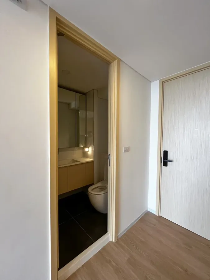 Sell down payment!! Landmark Condo @ MRTA Station, beautifully decorated, good location, can't miss it, book now!!
