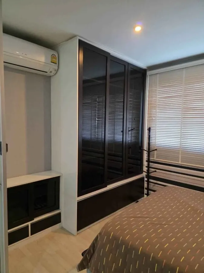 Best-selling condo in Ramintra, with partition doors separating the rooms and fully furnished with built-in furniture, ready to move in.