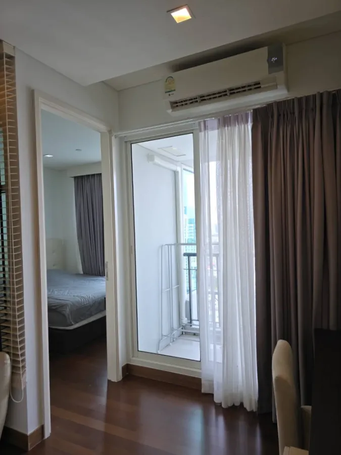 For rent: Ivy Thonglor, 23rd floor, very high, lots of usable space, fully furnished, don't miss it.