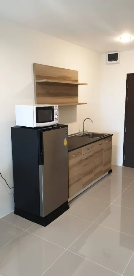 For rent Assakarn Place Srinakarin, beautiful room, furniture, ready to move in. Book now.