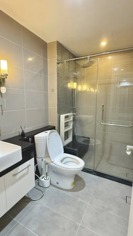 For rent: Supalai Wellington II, 1 bedroom, 1 bathroom, spacious living area, fully furnished. Book now!