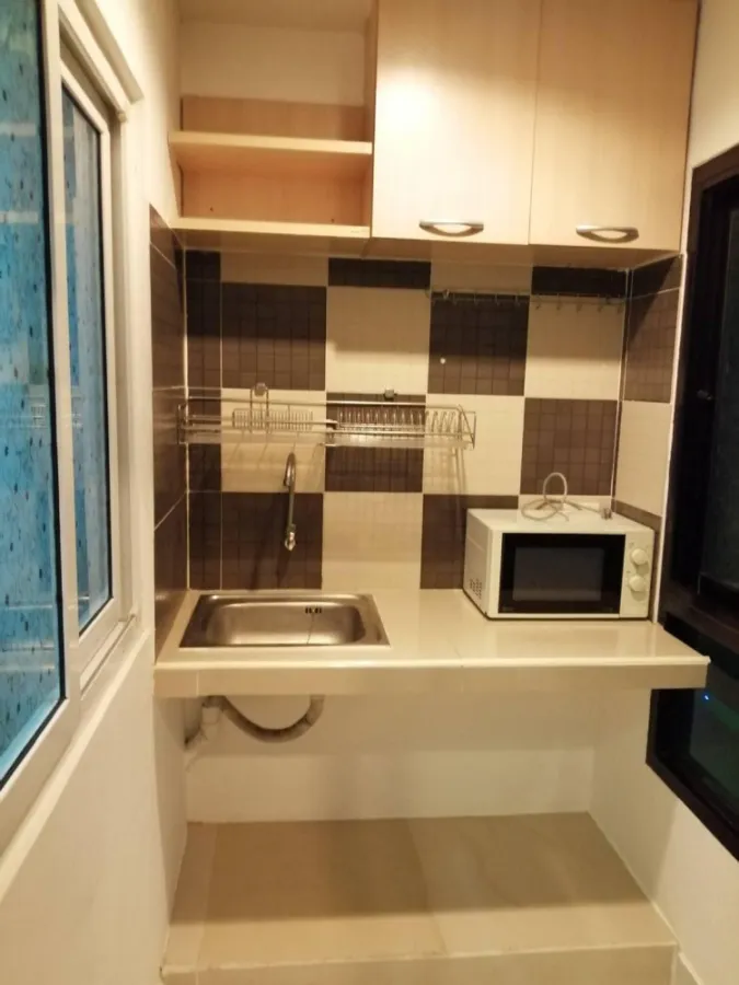 For rent, Regent Home 15 Chaengwattana, 8th floor, Building B, with furniture and electrical appliances. Book now. Urgent.