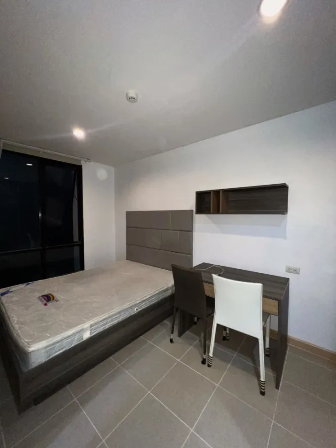 For rent: The Unique Ladprao 26, 4th floor, complete with furniture and electrical appliances. Book now, urgent.