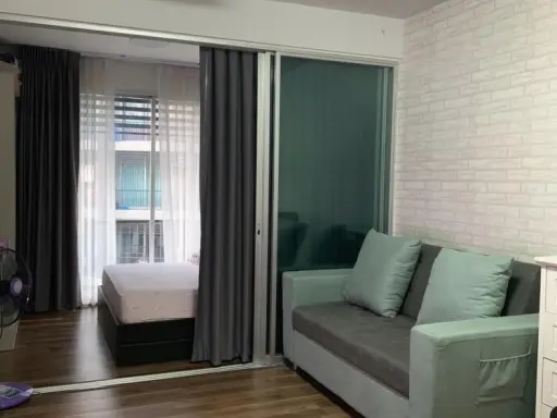 For sale: A Space Me Sukhumvit 77, 5th floor, room with good wallpaper, pool view, fully furnished, ready to move in, book now.