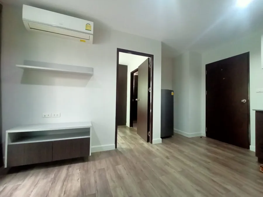 For rent: G Condo Sriracha, fully built-in furniture. Complete electrical appliances Just carry your bag and move in.