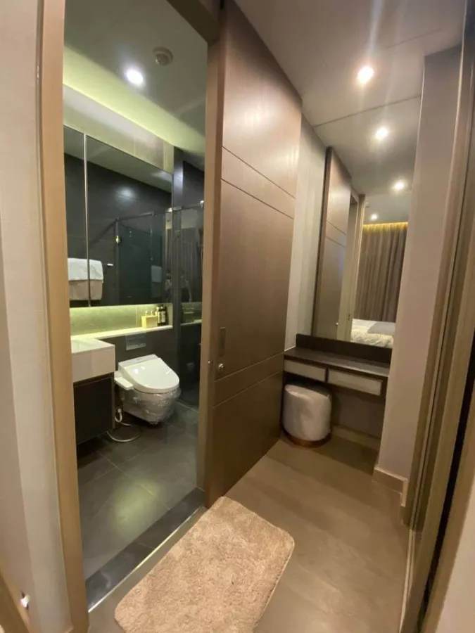 For rent, The Esse at Sigha Complex, very beautiful room, very livable, great built-ins, can't make a reservation like this.