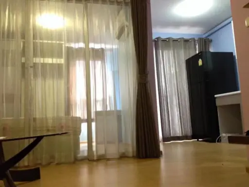 ขาย D Condo รัตนาธิเบศร์ ระเบียงหันทิศเหนือ วิวเป็นหมู่บ้านโล่งๆ อากาศถ่ายเทมาก พื้นที่ใหญ่จุใจสุดๆ