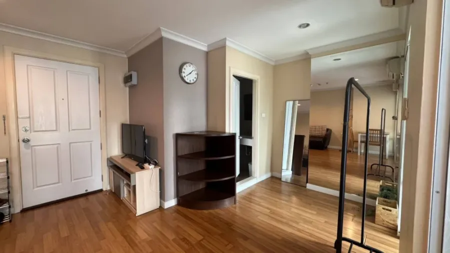 For rent, Lumpini Place Rama 9-Ratchada, very beautiful view, spacious room, not cramped, fully furnished, hurry and reserve before you miss out.