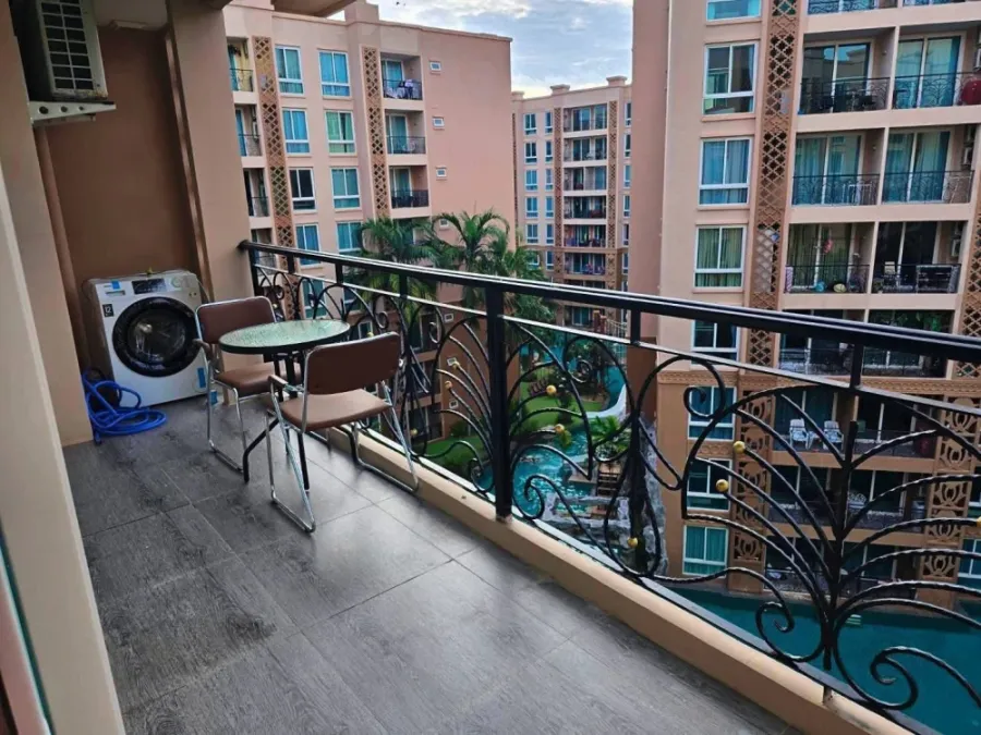For rent: Atlantis Condo Resort Pattaya, 2 bedrooms, spacious living area, fully furnished, pool view, unblocked. Book now!