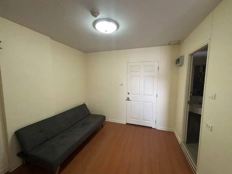 For rent: Lumpini Town Bodindecha-Ramkhamhaeng. The room is clean and nice. Big closet, can hold all the stuff you want, move it now.