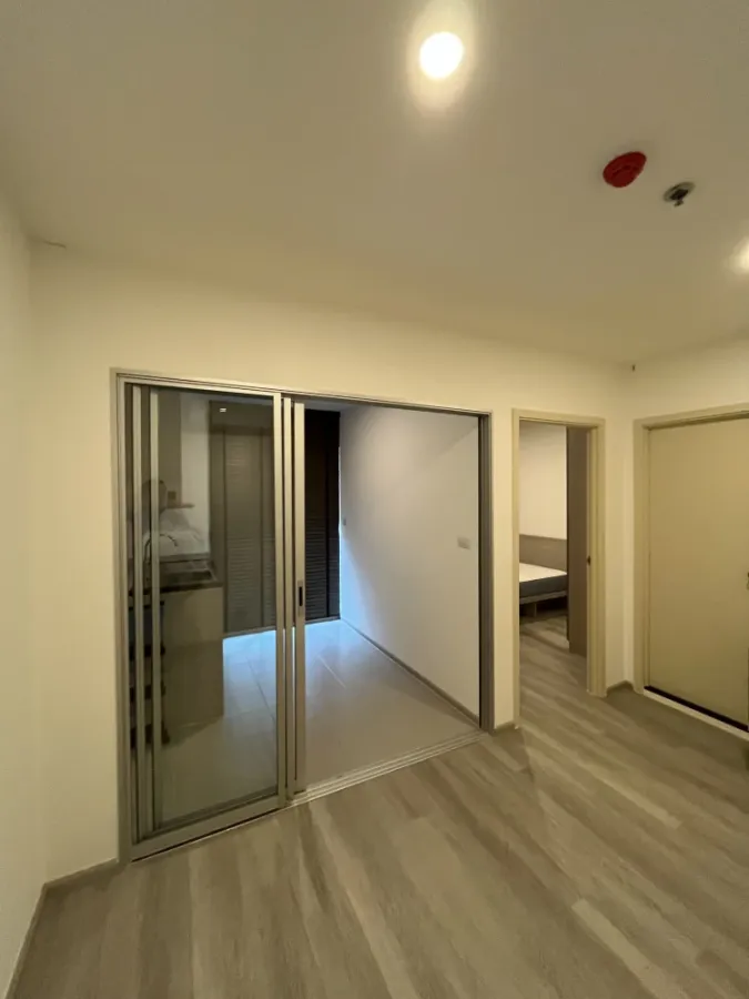 For sale/rent: Elio Sathorn-Wutthakat. A lovely unit in a great location with stunning city views from a high floor. Book now!