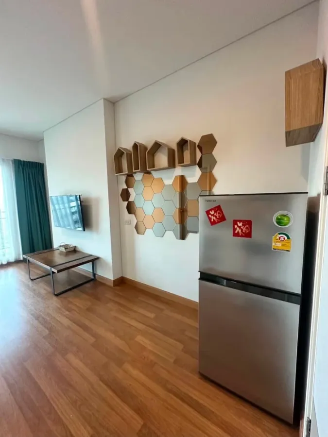 Condo for rent at Lumpini Place Ratchada-Sathu, 28th floor. High floor with great view. Fully furnished. Book now!