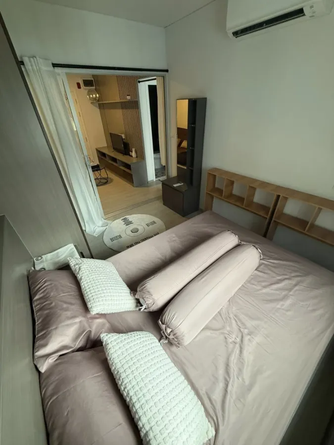 Plum Condo for rent, Chaengwattana, Don Mueang, Building B, swimming pool view, with furniture and appliances, reserve now.