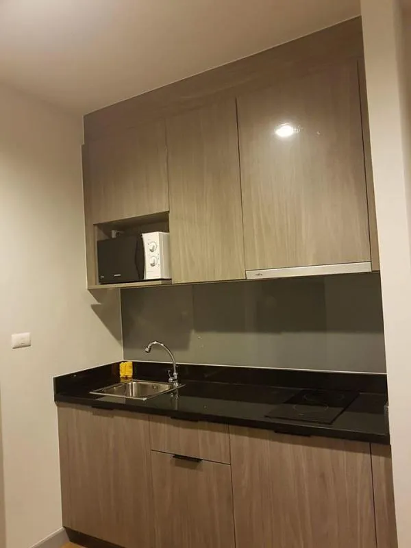 Chapter One Midtown 24 for rent, the room is complete. The view is not obstructed. It's close to the train station too. Book now!!!