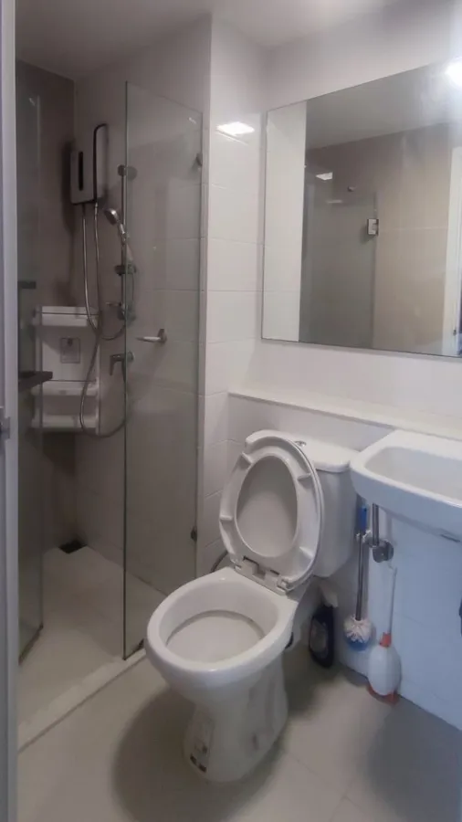 For rent: Plum Condo Mix ChaengWattana, top floor corner room, wall connected to only one other room, quiet, book now.