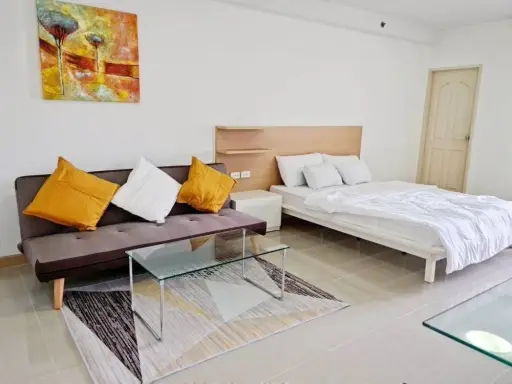 Condo for rent: City Home Ratchada-Pinklao, 11th floor, open and airy, fully furnished, with a very large wardrobe. Book now.