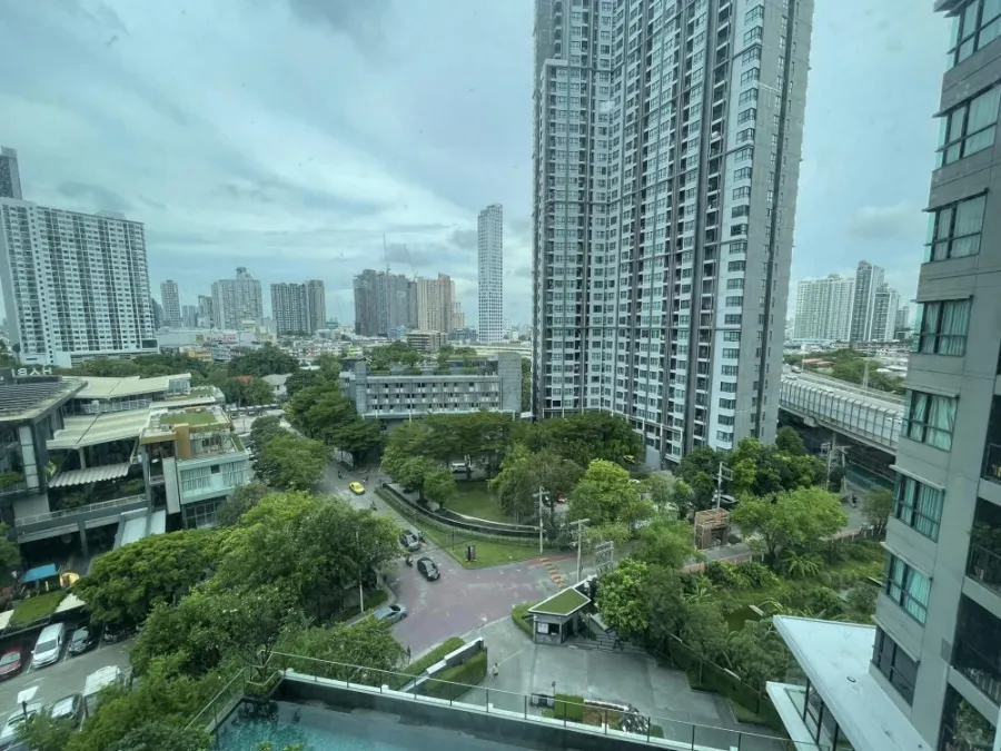ขาย The Base Park East ชั้น 10 วิวสระว่ายน้ำ Fully Furnished สนใจรีบมาเป็นเจ้าของที่ี่เลย