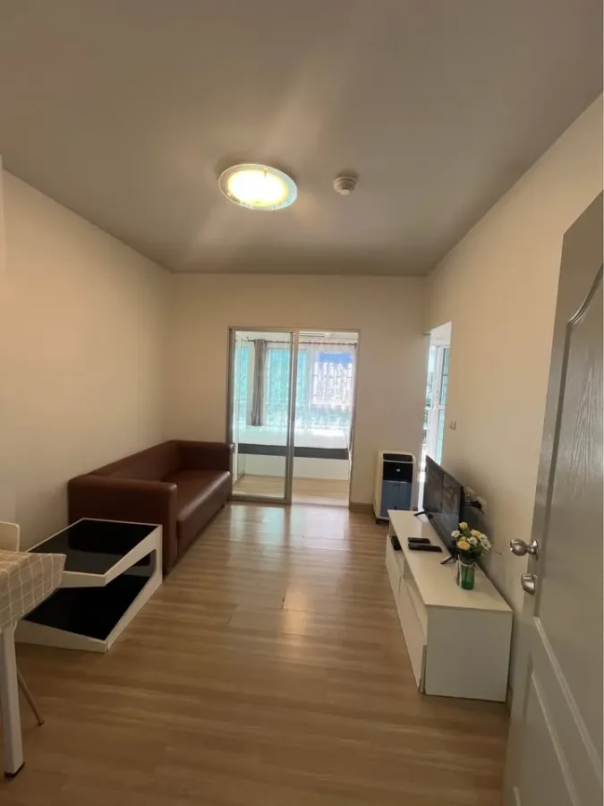 For rent: The Kith Lumlukka Klong 2, corner unit offering privacy, bright and airy room, fully furnished. Don't miss out!