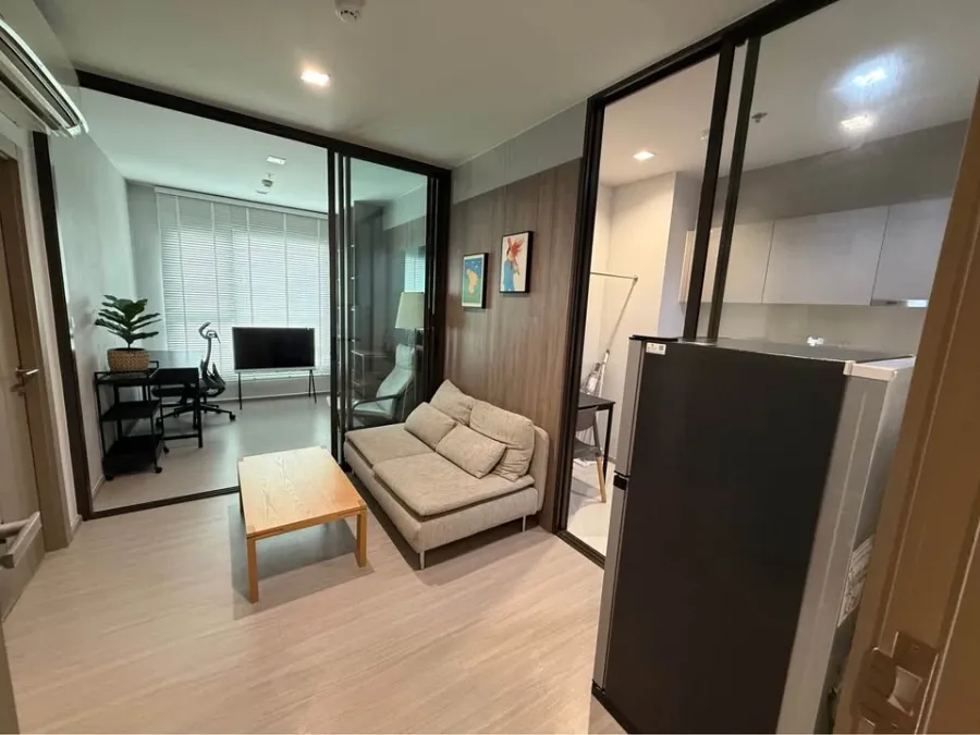 For rent: Life Asoke Rama 9, ready to move in, fully furnished, all here in one place, hurry and book before you miss out!!