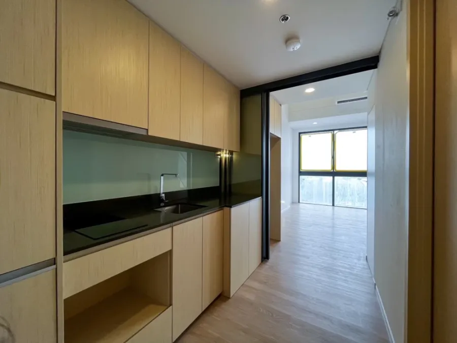 Sell down payment!! Landmark Condo @ MRTA Station, beautifully decorated, good location, can't miss it, book now!!