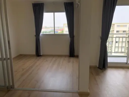 For rent, Lumpini Township, Rangsit, Khlong 1, corner room, airy room, great price, hurry and reserve now, don't miss it.