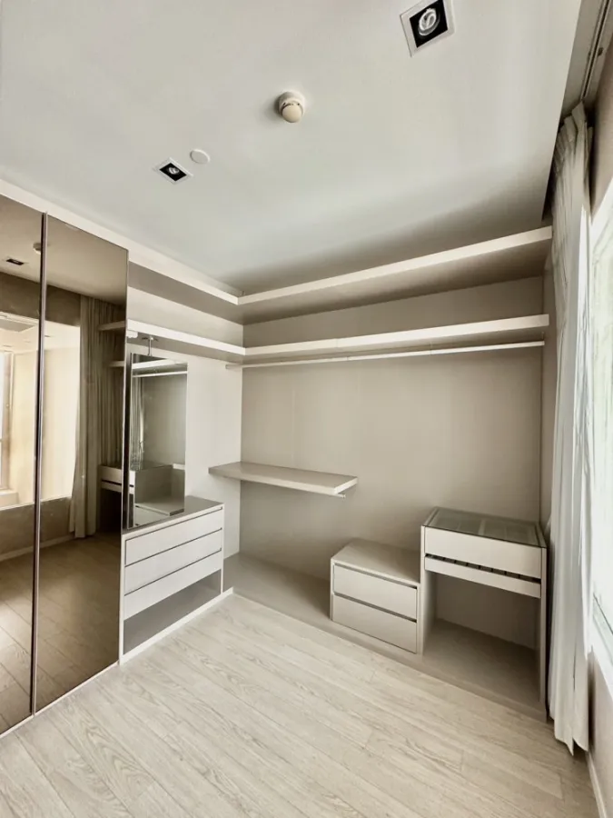 ขายด่วน!! คอนโด เดอะ รูม สุขุมวิท 21 ชั้น 20 ห้องสวย ราคาดี พร้อมเข้าอยู่ รีบจองก่อนหลุดมือ!!