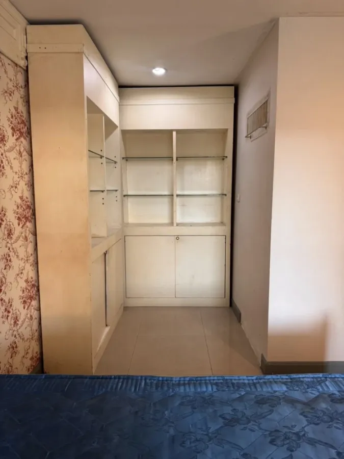 Selling Regent Home 5 Ratchada 19, 2 bedrooms, spacious living area, great location, complete amenities. Don't miss out!