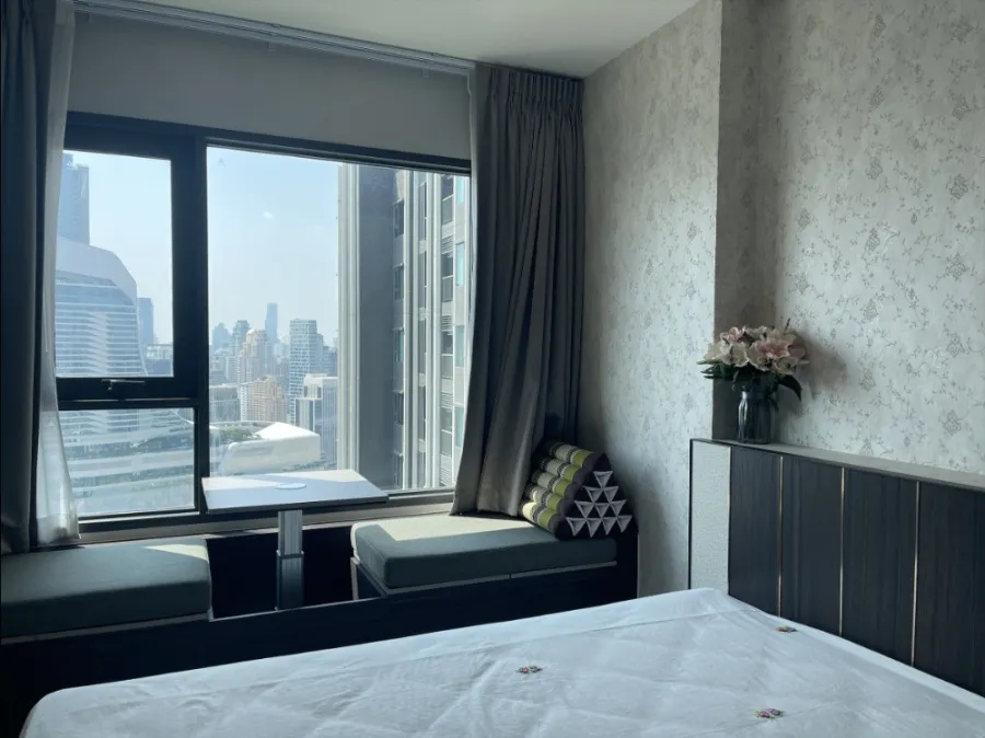 ขาย ไลฟ์ วัน ไวร์เลส ชั้น 39 Fully Furnished หิ้วกระเป๋าเข้าอยู่ได้ทันที จองเลย ก่อนหลุดมือ