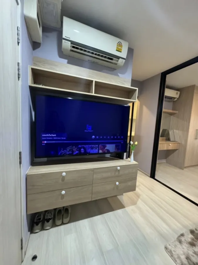 For rent: Life Asoke, 11th floor, pool view, fully furnished with appliances. A must-have!