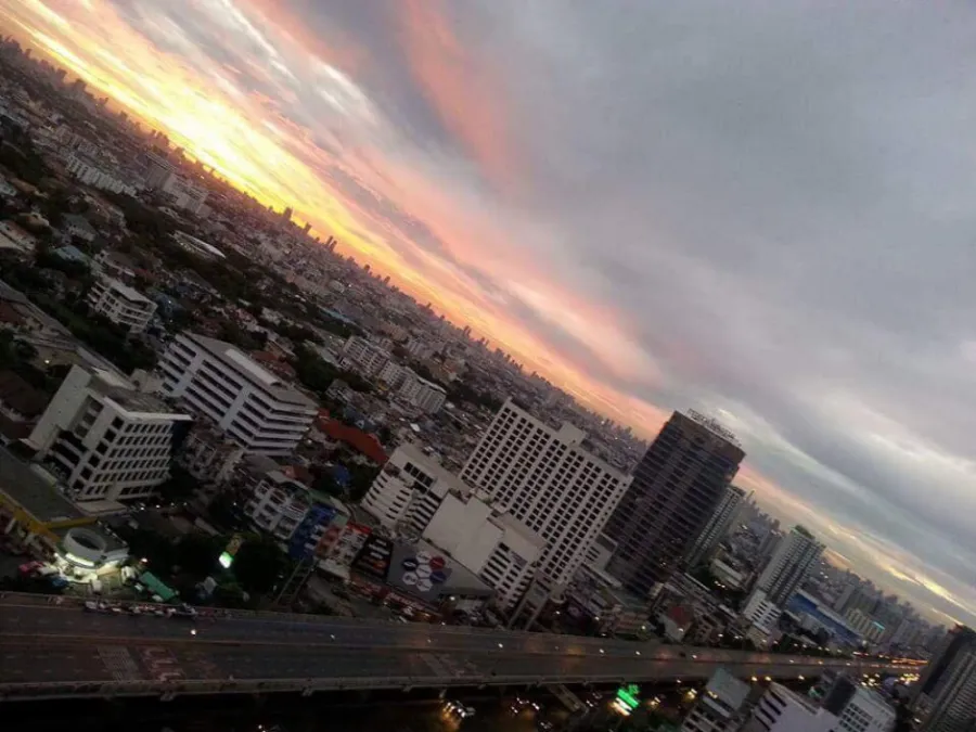 Sell/rent Condo The Trust Residence Pinklao (Borommaratchachonnani) fully furnished and ready to move in. Beautiful view like this. Must book !!