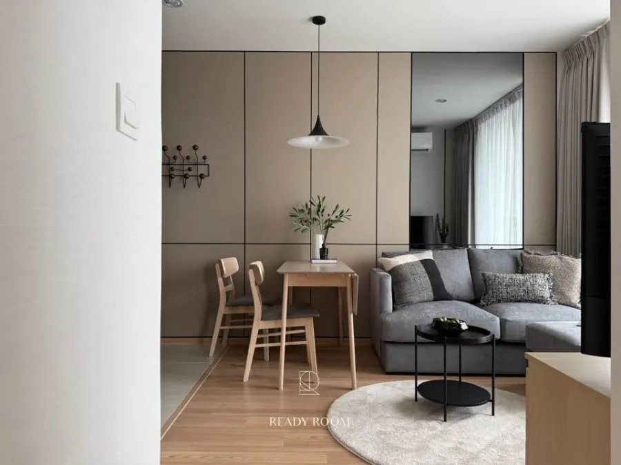 For rent: Skyrise Avenue Sukhumvit 64, room on the 35th floor, very high, fully furnished with built-in furniture throughout the room, move in now, do