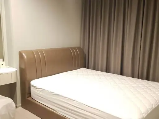 For rent: Life Asoke Hype condo, pool view, breezy, not hot, beautiful room, fully furnished, ready to move in immediately.