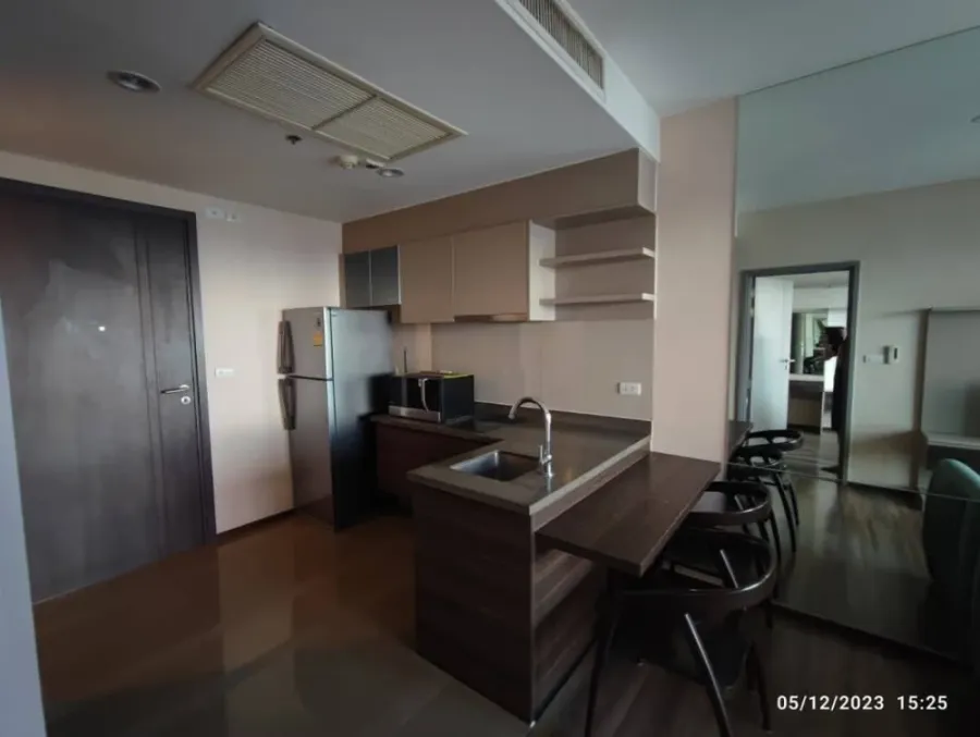 For rent: Teal Sathorn - Taksin, high floor, good view, spacious room with usable space. Just carry one bag and move in.