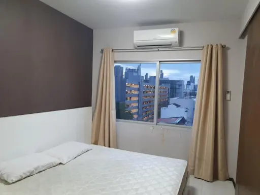 The price is very thrashing !! For rent a space Asoke-Ratchada, this wide, miss, tears flow. Where can I find this price again?