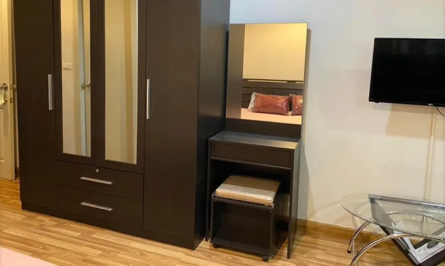 For rent, Regent Home 19, Sukhumvit 93, corner room, fully furnished and electrical appliances. Carry your bag and move in.