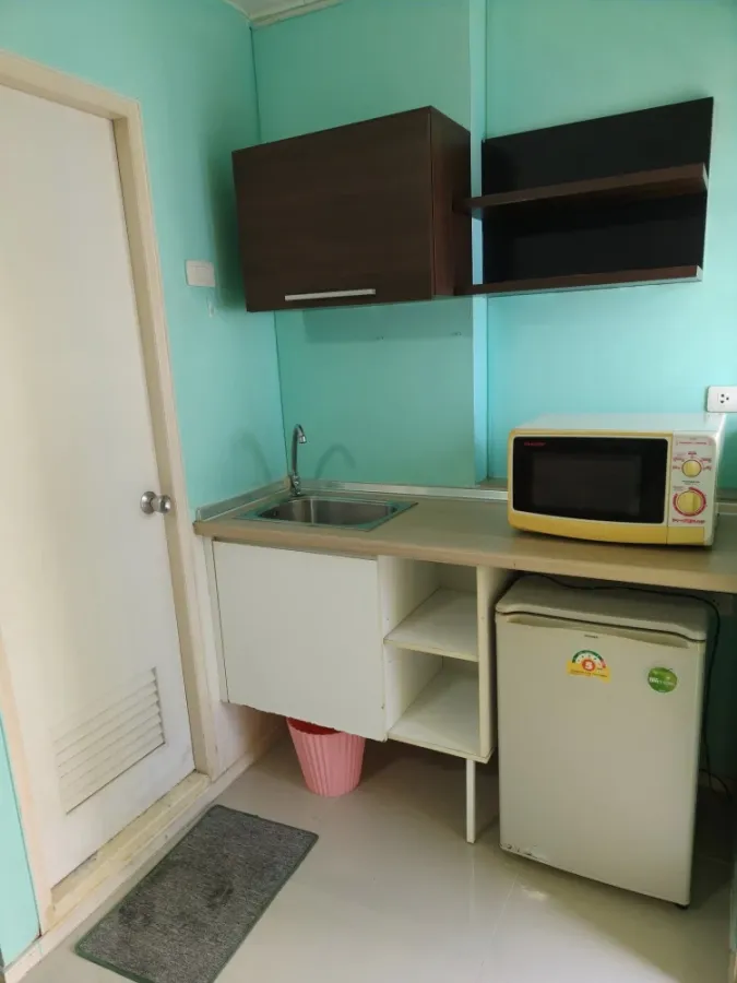 For rent Lumpini Condotown Chonburi - Sukhumvit, a nice room with a bright red sofa, good location, book now.