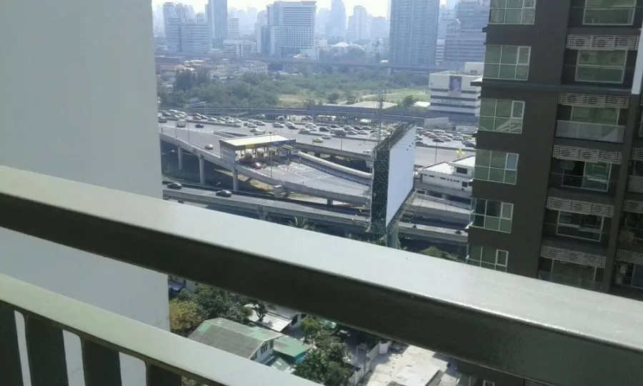 Rent a Aspire Rama 9, 17th floor, with high views with complete facilities. Don't miss it.